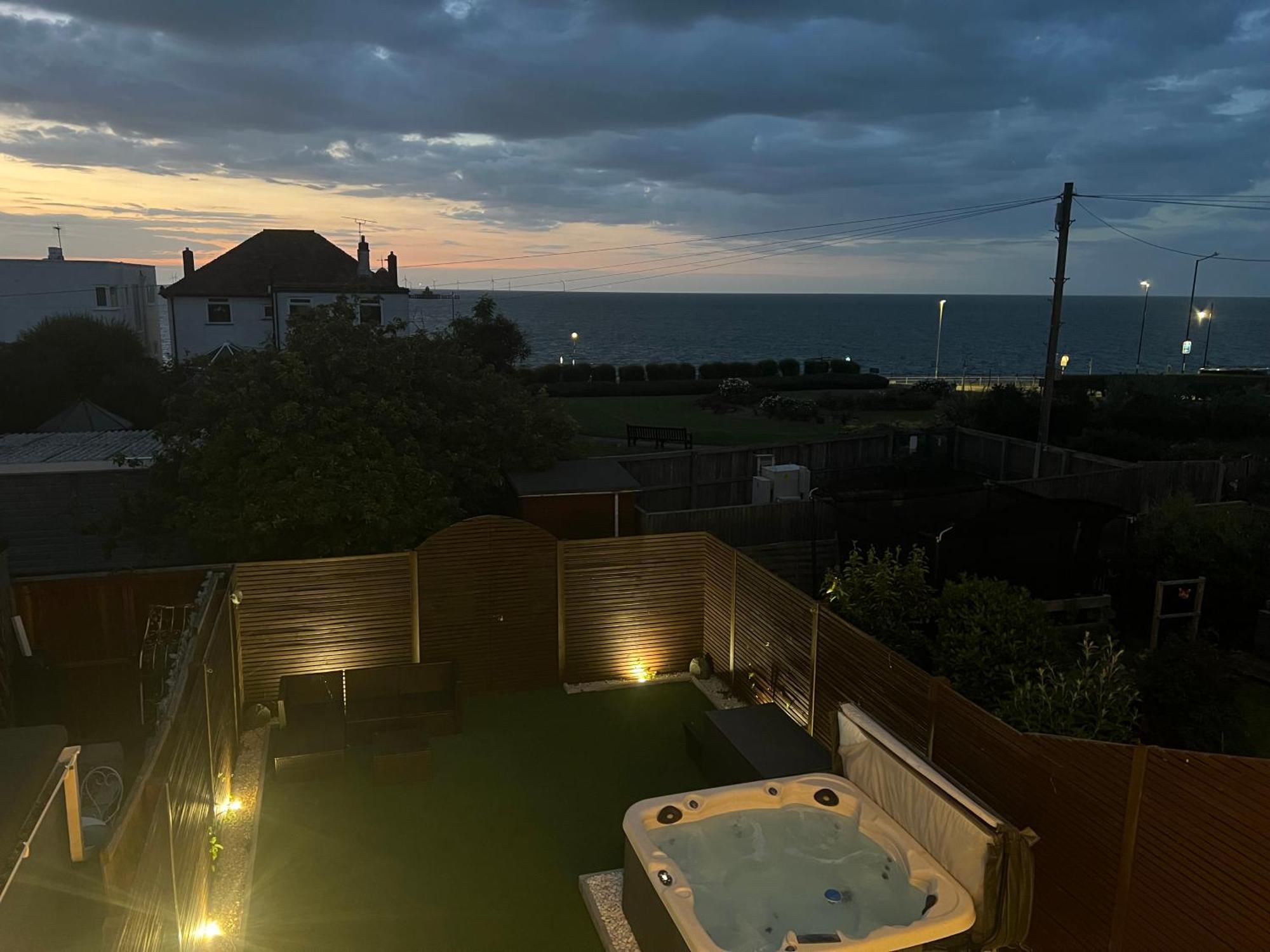 הרן ביי Broadway Beach Home With Hot Tub מראה חיצוני תמונה