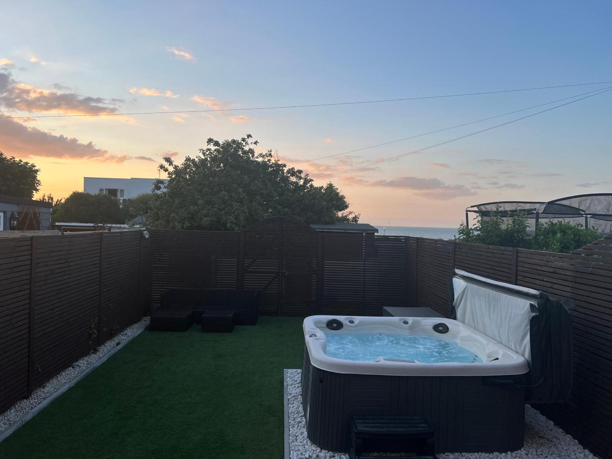 הרן ביי Broadway Beach Home With Hot Tub מראה חיצוני תמונה